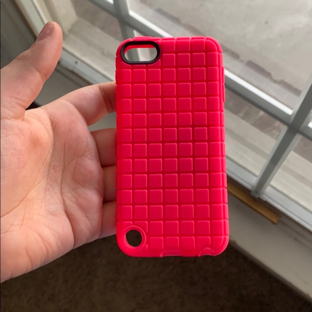 iPod 5th Generation HOT pink Case!!